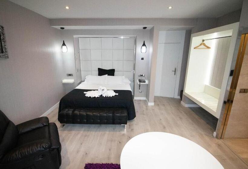 בית מלון כפרי Es Urbanos N Avenida De España