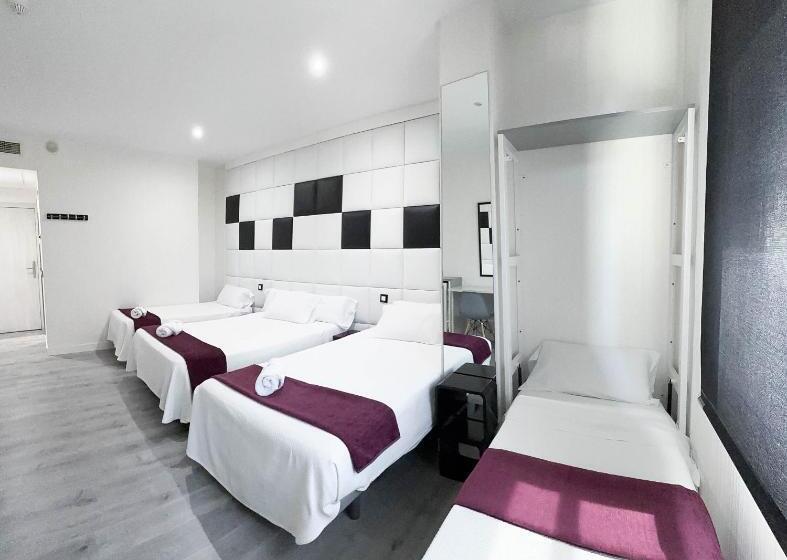 בית מלון כפרי Es Urbanos N Avenida De España