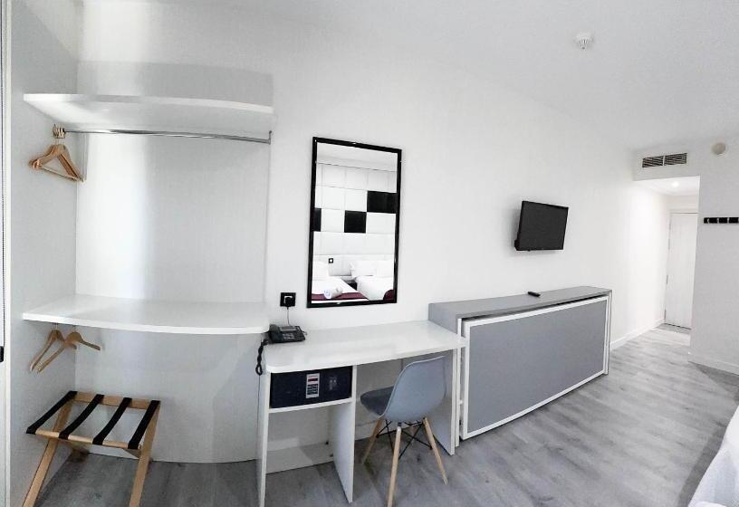 בית מלון כפרי Es Urbanos N Avenida De España