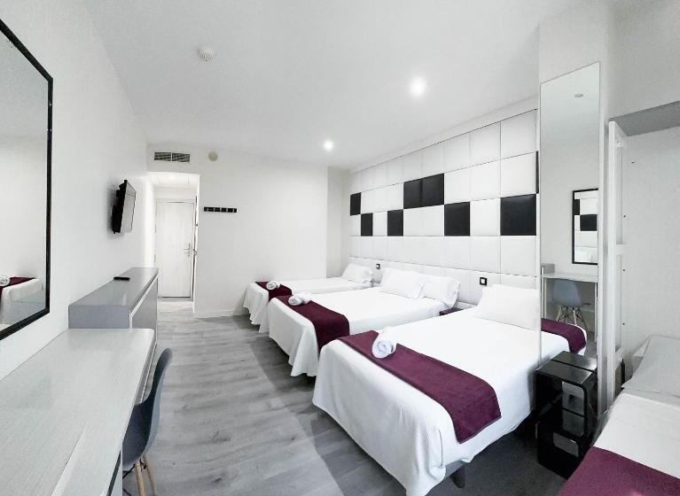 בית מלון כפרי Es Urbanos N Avenida De España