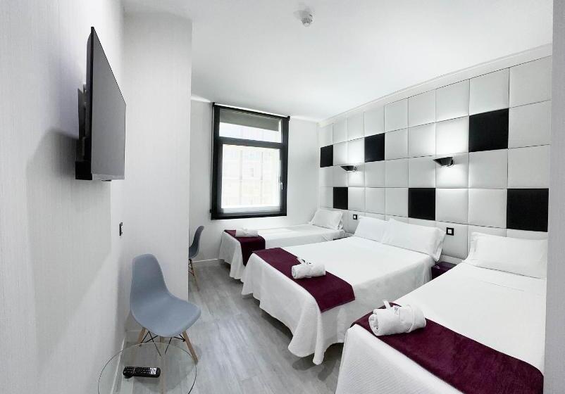 בית מלון כפרי Es Urbanos N Avenida De España