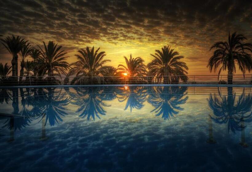 Отель Balneario De Leana