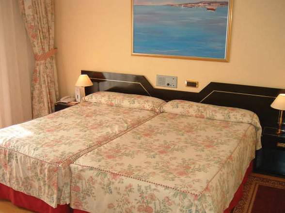 هتل Barcelo Ourense