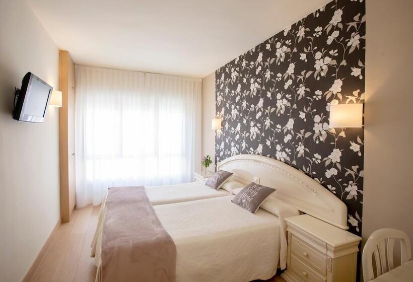 هتل Ciudad De Calahorra