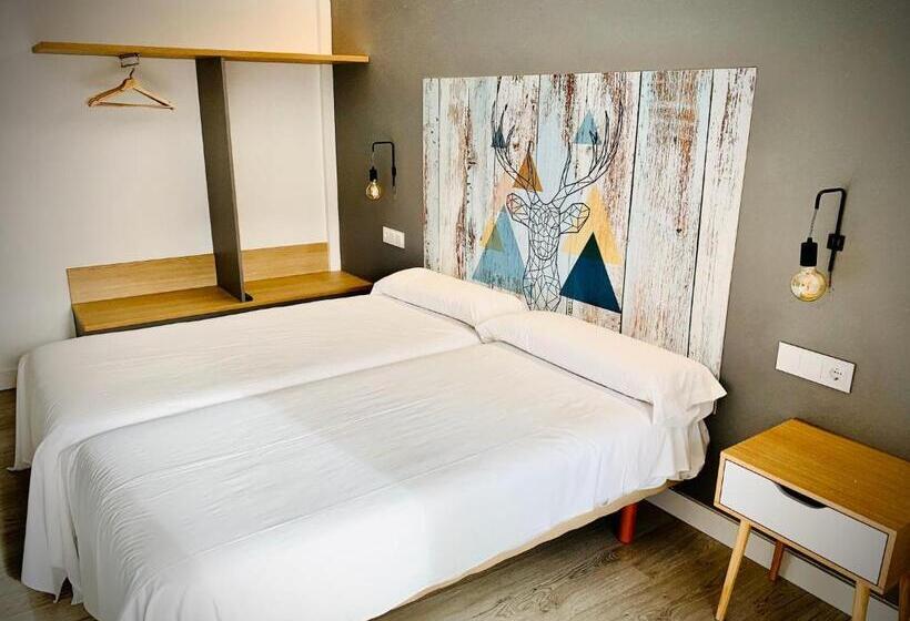 בית מלון כפרי Ciudad De Jaca