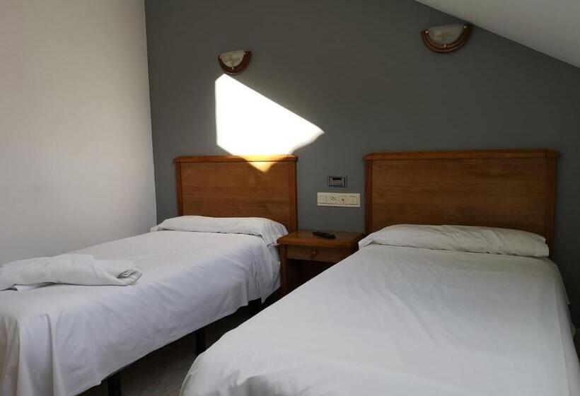 בית מלון כפרי Ciudad De Jaca