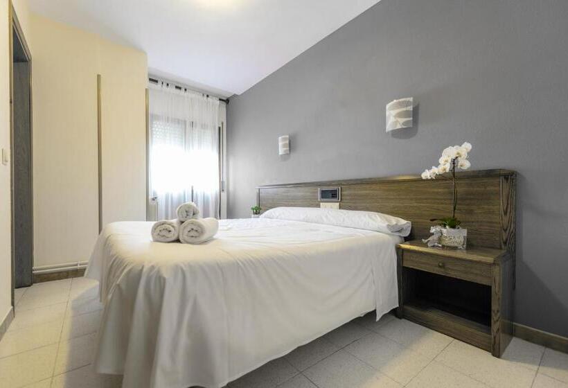 בית מלון כפרי Ciudad De Jaca