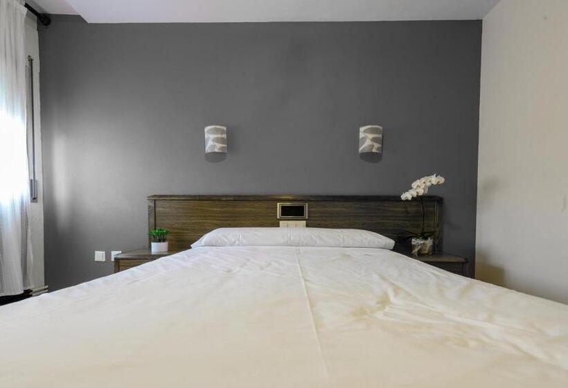 בית מלון כפרי Ciudad De Jaca