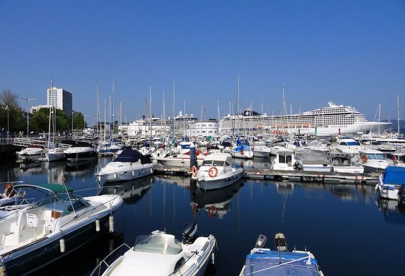 فندق Compostela Vigo