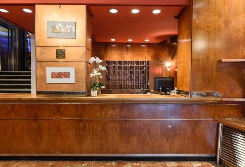 هتل Crisol Quindos