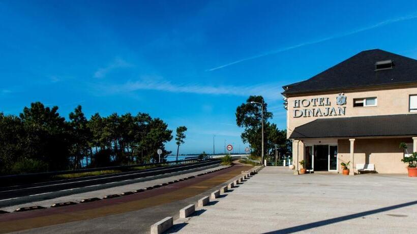 فندق Dinajan
