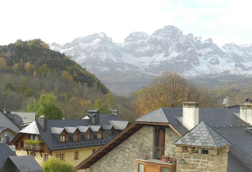 בית מלון כפרי Escalar