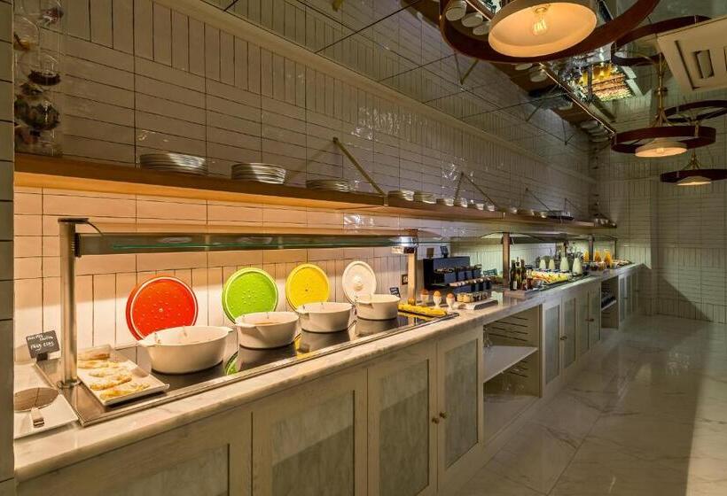 Отель H10 Puerta de Alcalá