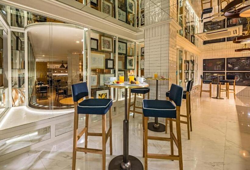 Отель H10 Puerta de Alcalá