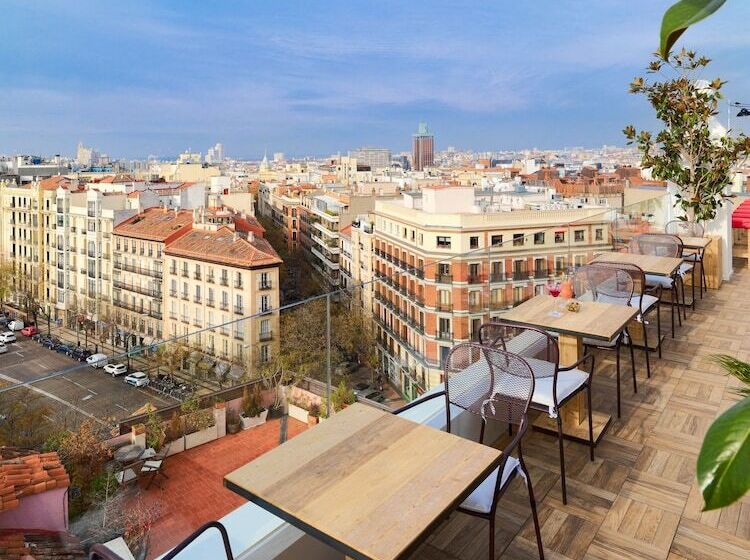 Отель H10 Puerta de Alcalá