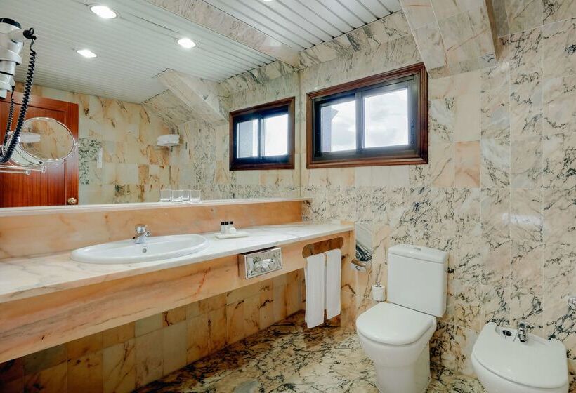 هتل Hesperia Vigo