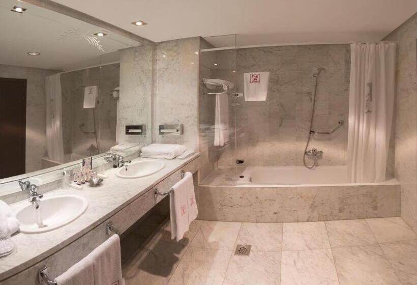 هتل Hostería Del Monasterio De San Millan