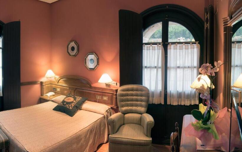 هتل Hostería Del Monasterio De San Millan