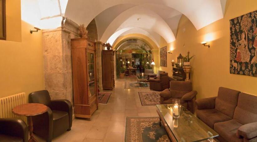 هتل Hostería Del Monasterio De San Millan