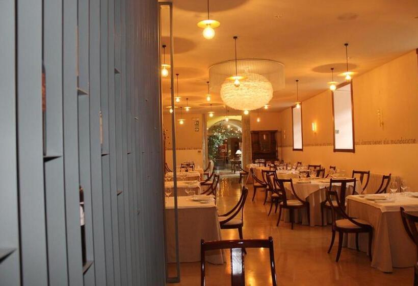 هتل Hostería Del Monasterio De San Millan