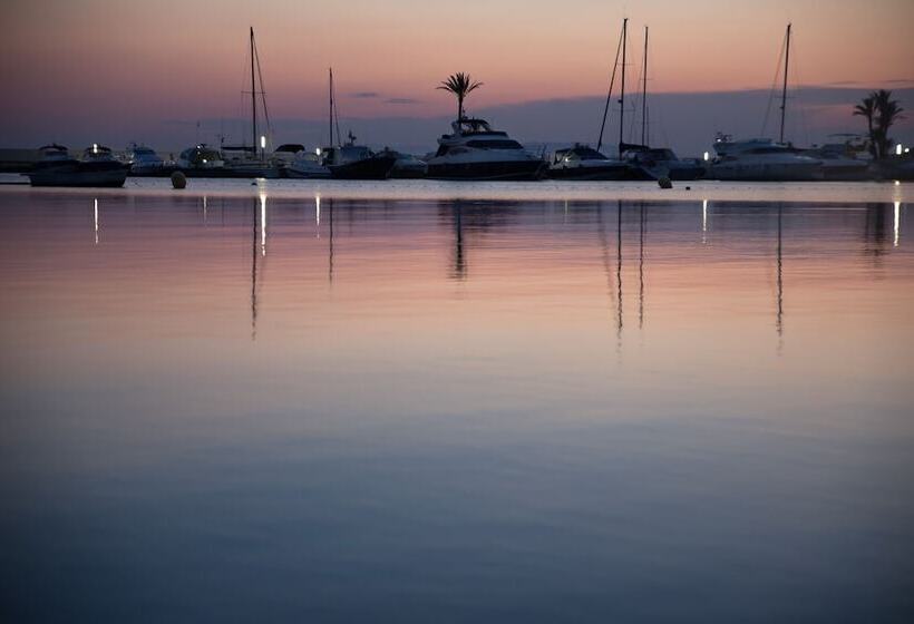 فندق Izán Cavanna