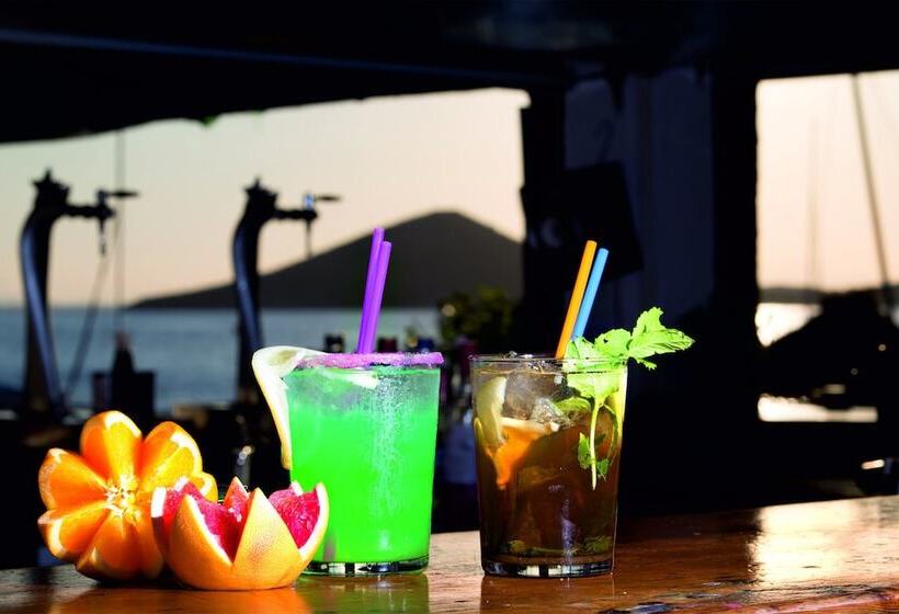 فندق Izán Cavanna