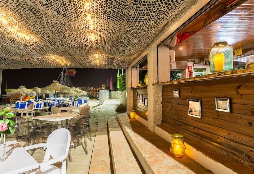 فندق Izán Cavanna