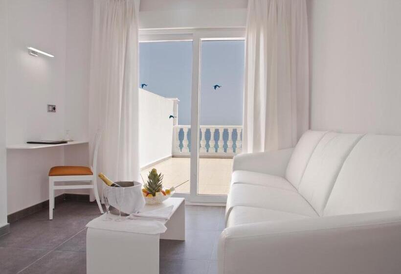 Отель Los Delfines