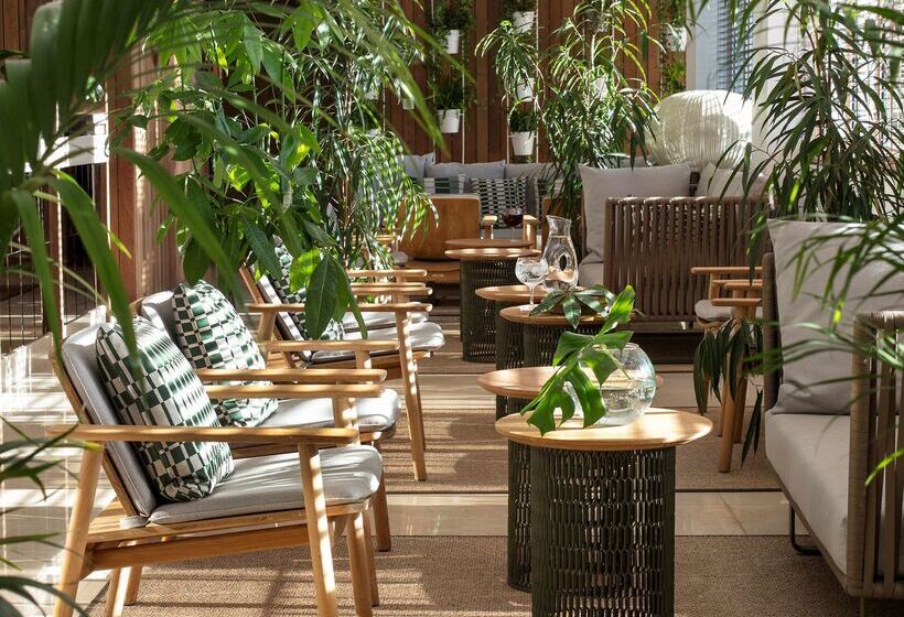 هتل Me Madrid Reina Victoria By Meliá