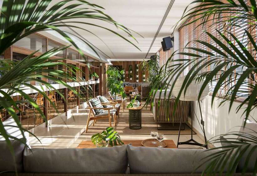 هتل Me Madrid Reina Victoria By Meliá