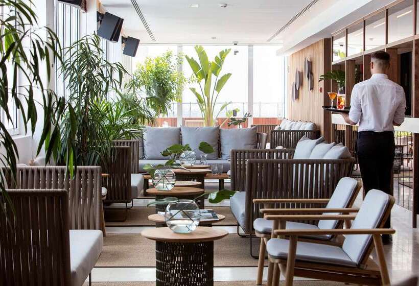 هتل Me Madrid Reina Victoria By Meliá