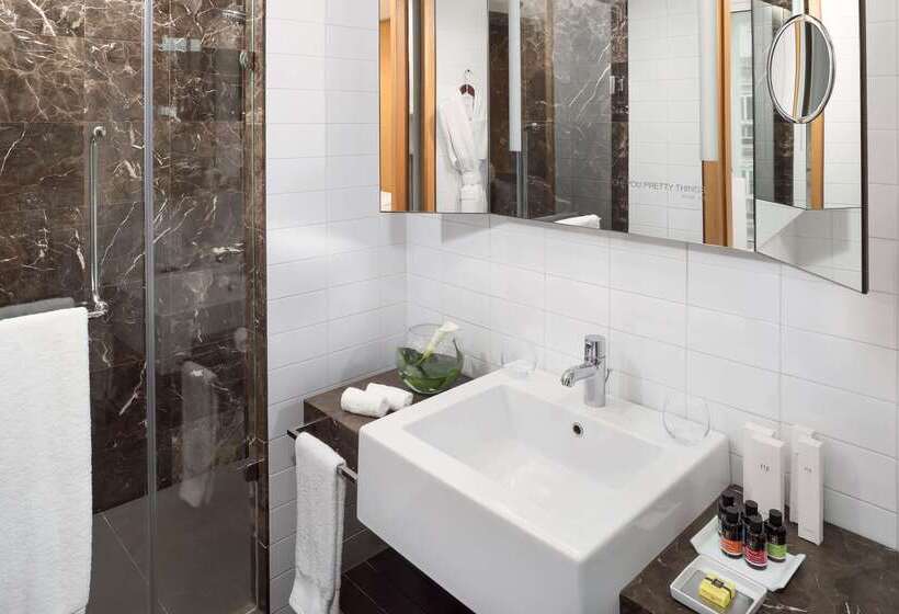 هتل Me Madrid Reina Victoria By Meliá