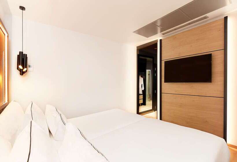 هتل Melia Avenida De America