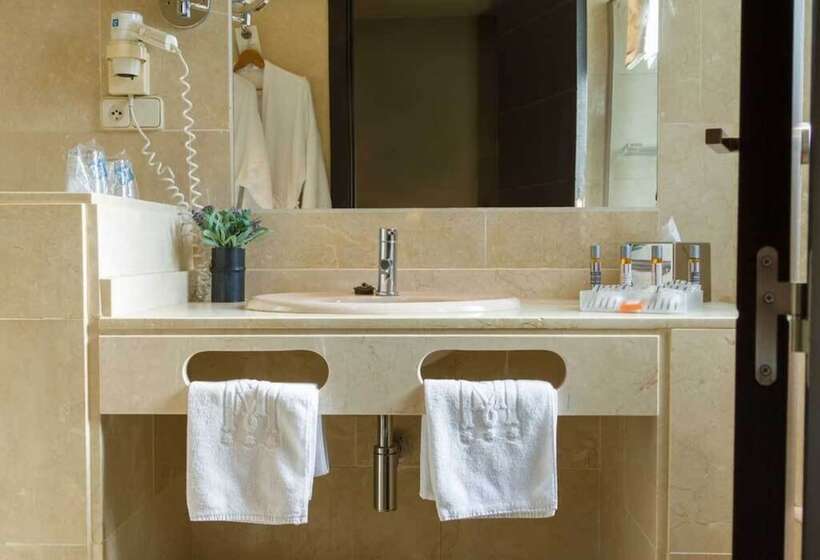 هتل Moderno Puerta Del Sol