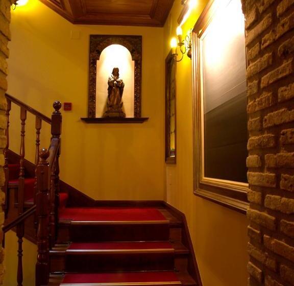 Отель Monumento Convento De San Benito