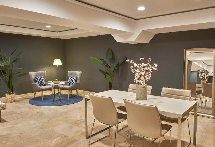 هتل NH Madrid Balboa