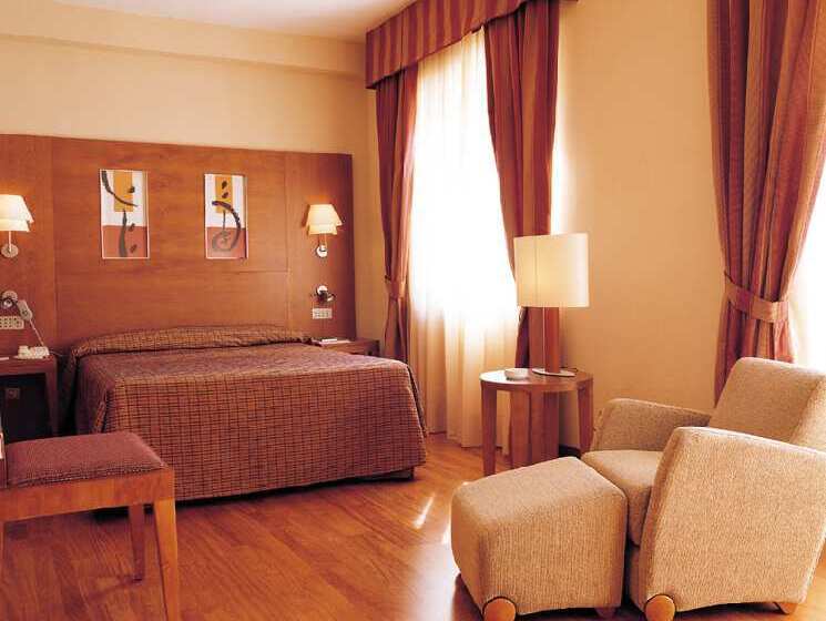 هتل NH Collection Madrid Colón