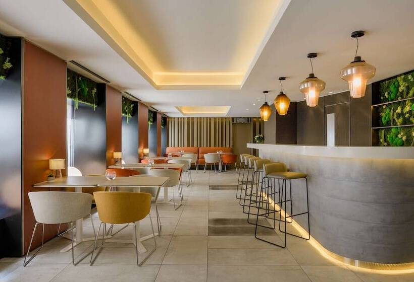 هتل NH Collection Madrid Colón