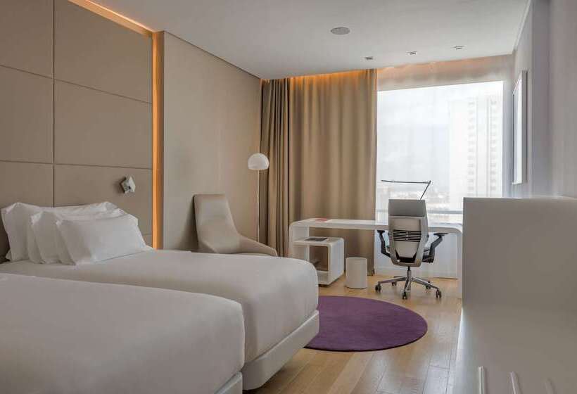 هتل NH Collection Madrid Eurobuilding