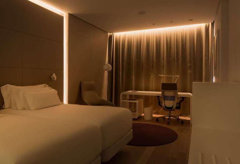 هتل NH Collection Madrid Eurobuilding