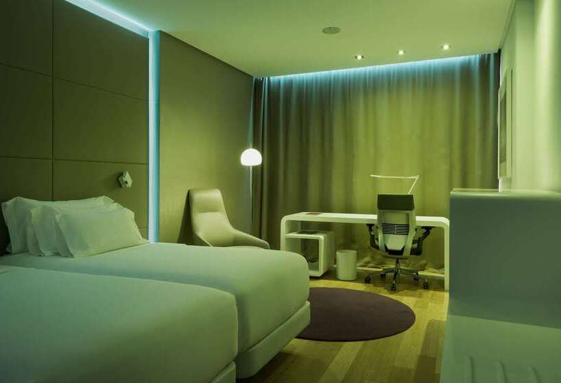 هتل NH Collection Madrid Eurobuilding