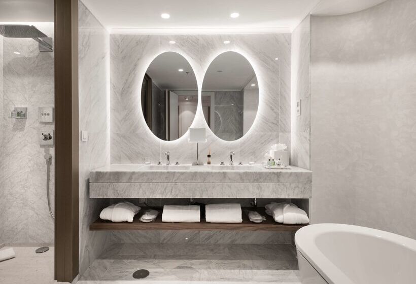 هتل NH Collection Madrid Eurobuilding