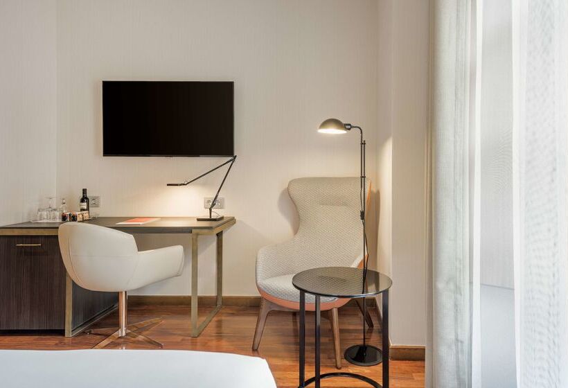 هتل NH Collection Salamanca Palacio De Castellanos