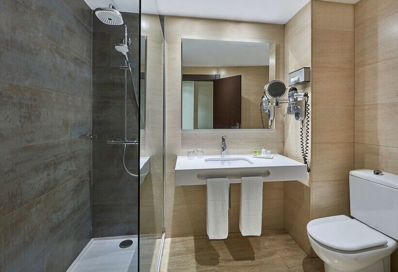 هتل NH Imperial Playa