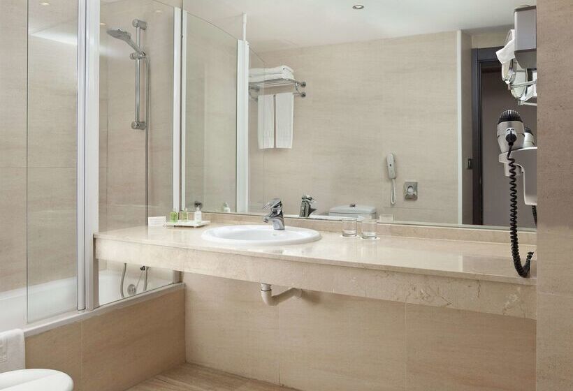 هتل NH Imperial Playa