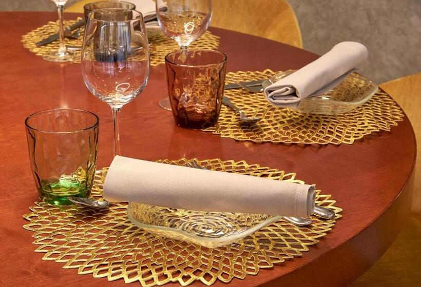 هتل NH Lleida Pirineos