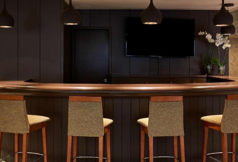 هتل NH Lleida Pirineos