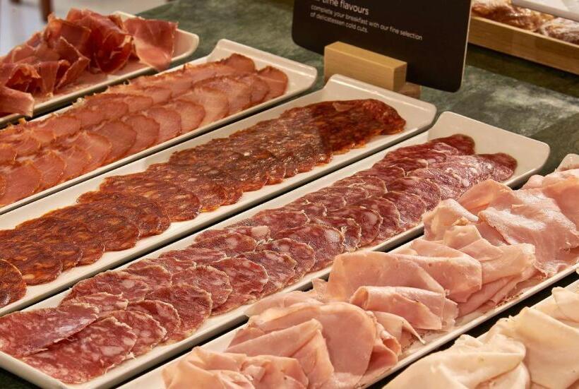 هتل NH Lleida Pirineos