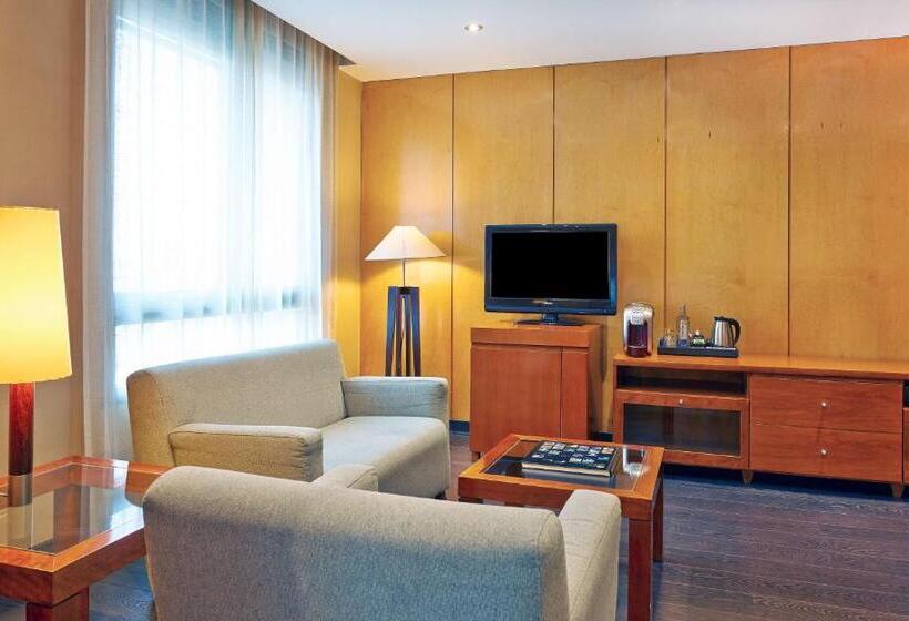 هتل NH Lleida Pirineos