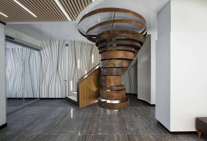 هتل NH Madrid Chamberi